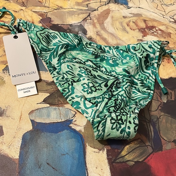 Bikini Bottom - Picture 3 of 3